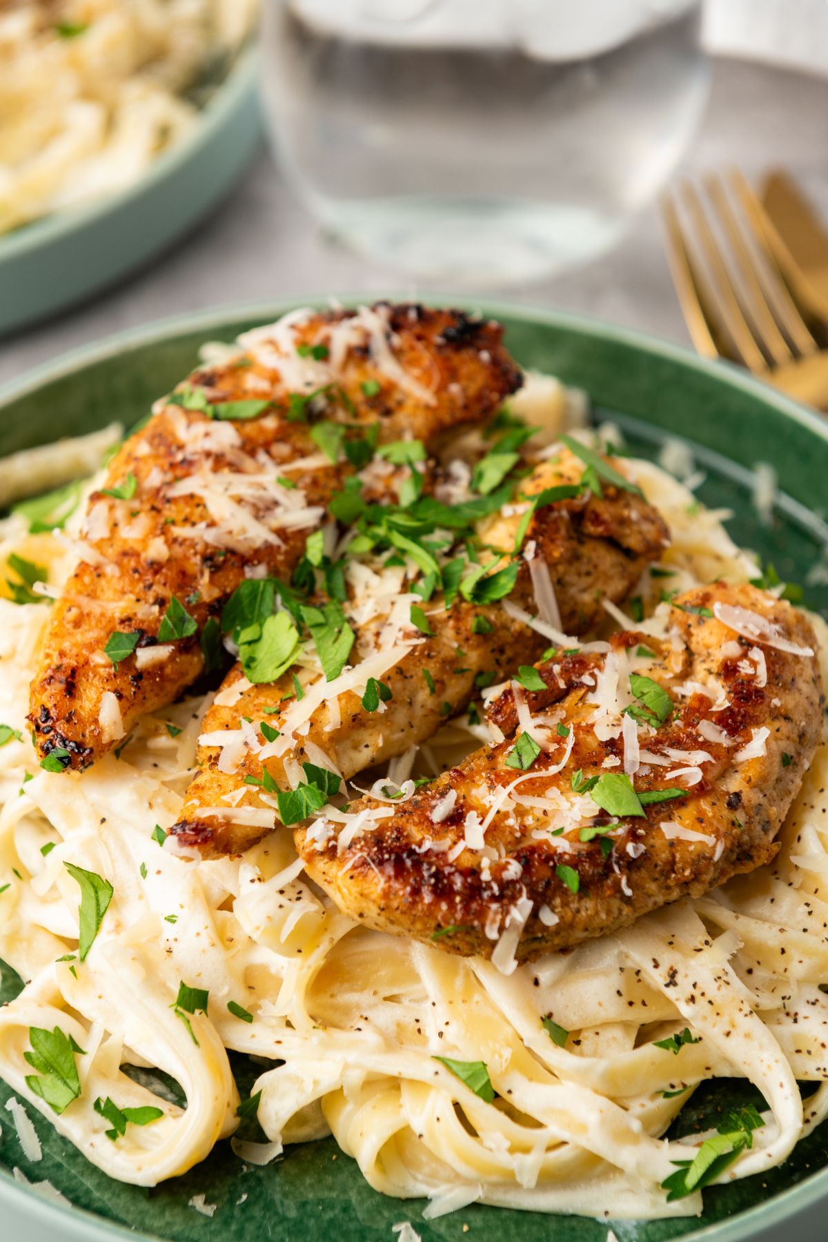 Golden seasoned chicken on top of fettuccini tossed with alfredo sauce. 